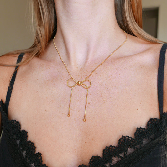 18K Gold Knot Necklace